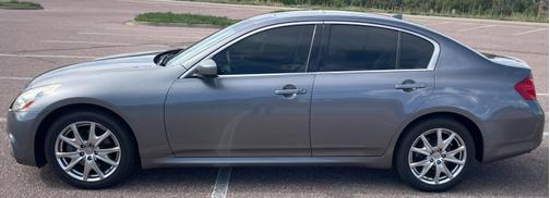 2012 INFINITI G37 x