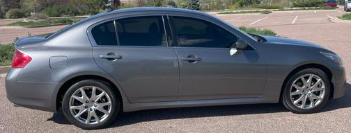 2012 INFINITI G37 x