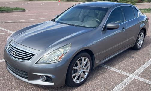 2012 INFINITI G37 x