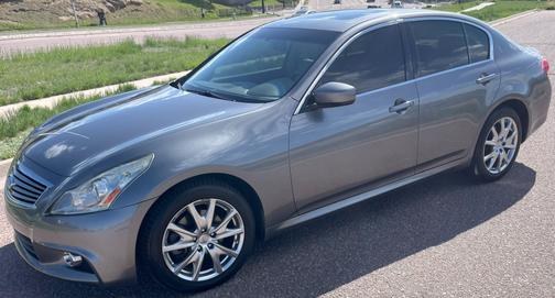 2012 INFINITI G37 x