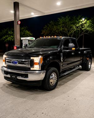 Black 2017 Ford F-350 XLT