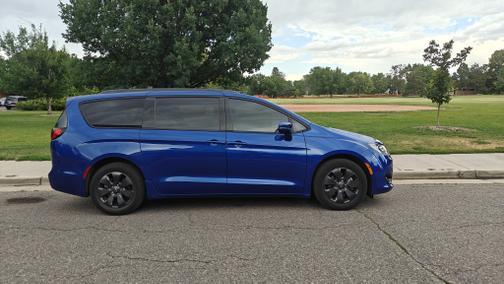 2020 Chrysler Pacifica Hybrid Limited