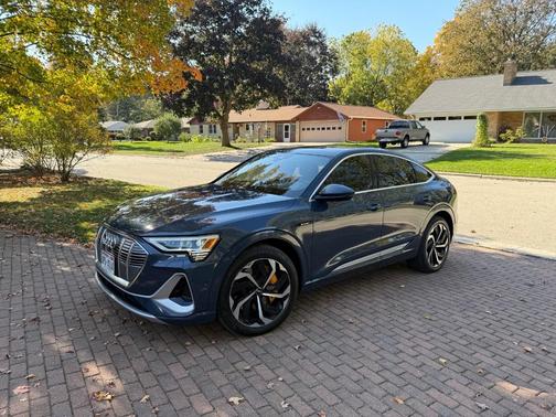 Blue 2020 Audi e-tron Sportback Prestige