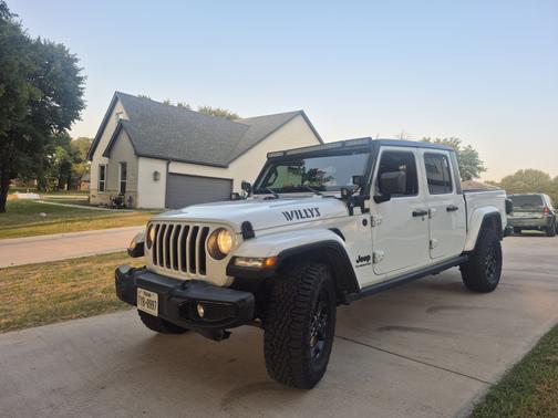 White 2021 Jeep Gladiator Willys