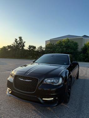 Black 2018 Chrysler 300 S