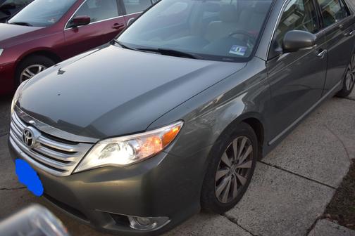 Photo 1 of 13 of 2011 Toyota Avalon Limited