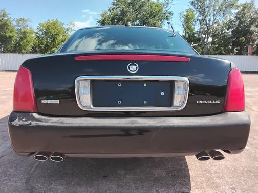 2004 Cadillac DeVille Base