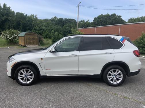 Photo 2 of 5 of 2015 BMW X5 xDrive35i