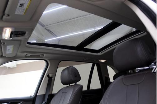 Photo 4 of 5 of 2015 BMW X5 xDrive35i