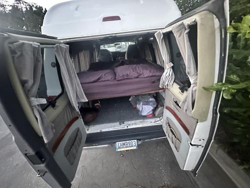 White 1999 Dodge Ram Van 1500