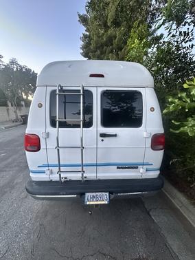 White 1999 Dodge Ram Van 1500