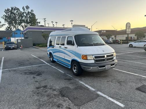 White 1999 Dodge Ram Van 1500