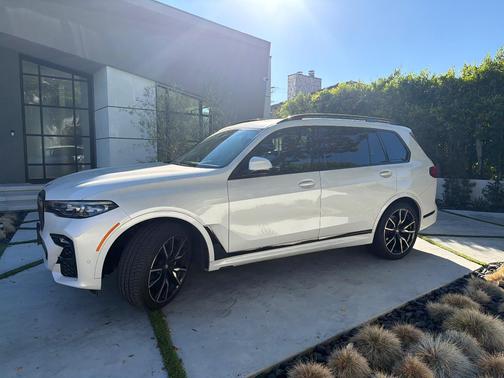 White 2021 BMW X7 xDrive40i
