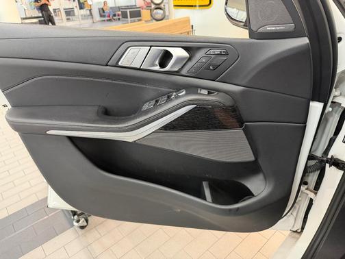 White 2021 BMW X7 xDrive40i