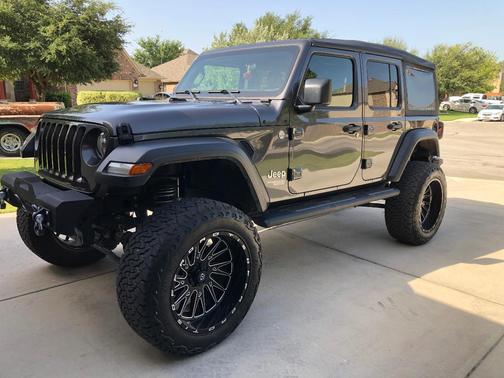 Gray 2019 Jeep Wrangler Unlimited Sport