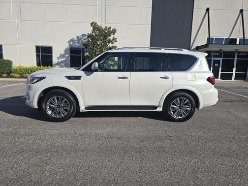 White 2024 INFINITI QX80 LUXE RWD