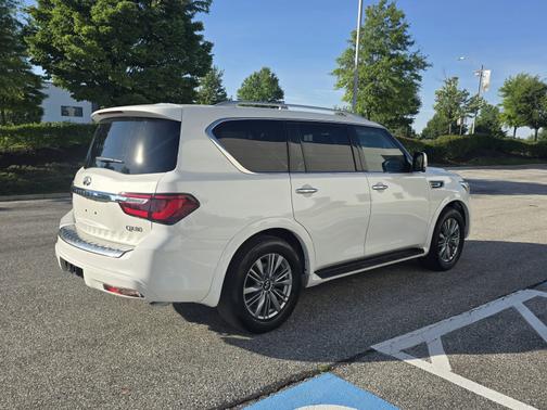 White 2024 INFINITI QX80 LUXE RWD