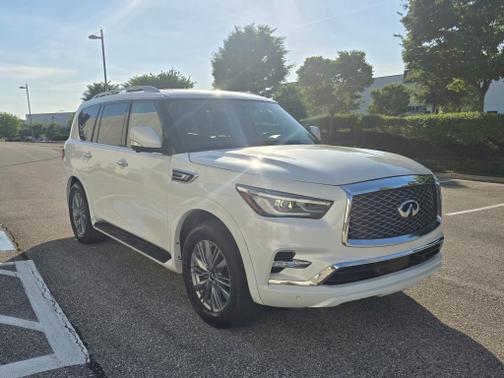 White 2024 INFINITI QX80 LUXE RWD