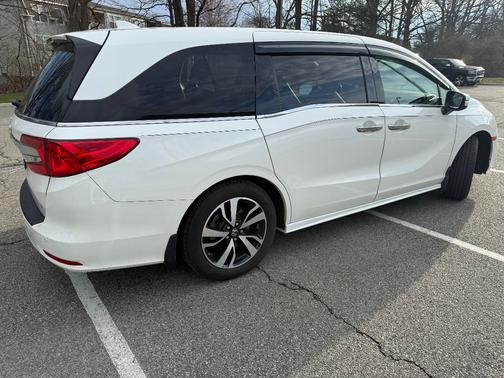White 2019 Honda Odyssey Elite