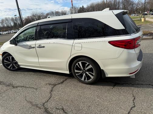 White 2019 Honda Odyssey Elite