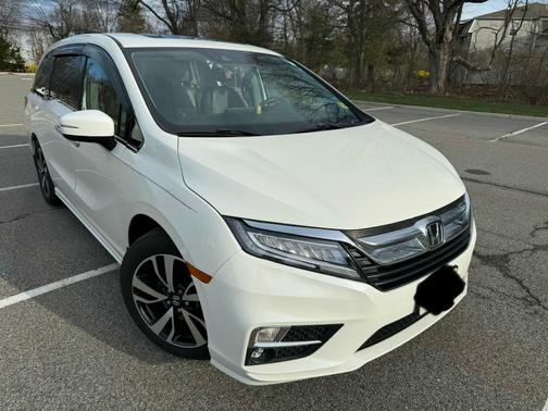 White 2019 Honda Odyssey Elite
