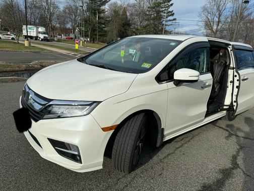 White 2019 Honda Odyssey Elite