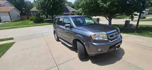 Gray 2011 Honda Pilot Touring