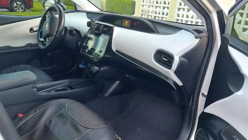 2022 Toyota Prius XLE