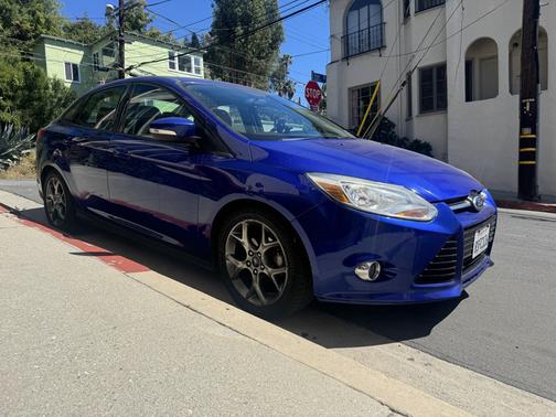 Blue 2013 Ford Focus SE