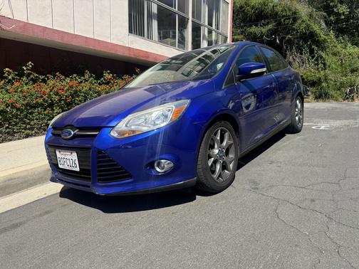 Blue 2013 Ford Focus SE