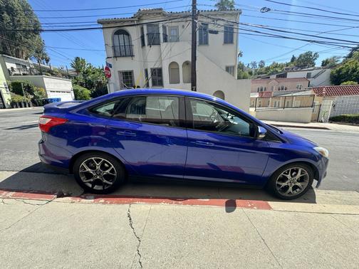 Blue 2013 Ford Focus SE