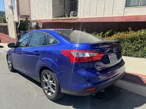 Blue 2013 Ford Focus SE