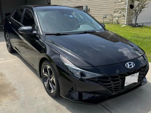 Black 2023 Hyundai ELANTRA SEL