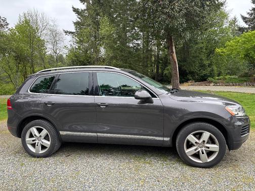 Gray 2011 Volkswagen Touareg TDI Lux
