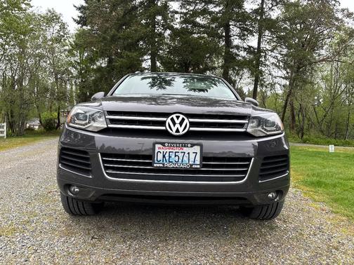 Gray 2011 Volkswagen Touareg TDI Lux