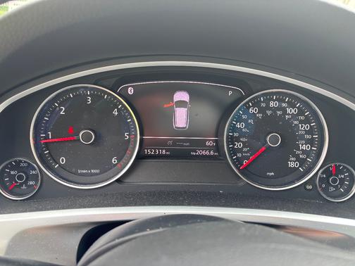 Gray 2011 Volkswagen Touareg TDI Lux