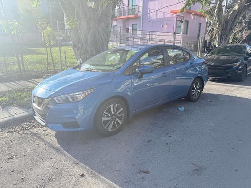 Blue 2021 Nissan Versa 1.6 SV