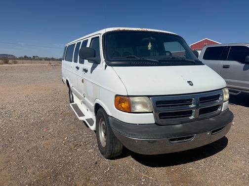 White 1998 Dodge Ram Van B3500 Maxi Van