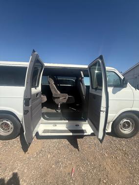 White 1998 Dodge Ram Van B3500 Maxi Van