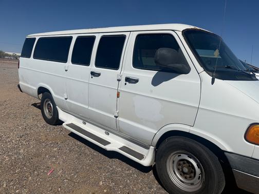 White 1998 Dodge Ram Van B3500 Maxi Van