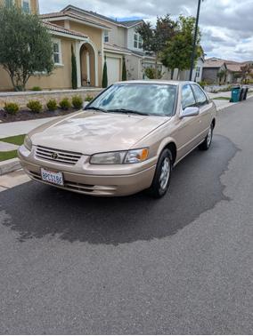 Gold 1999 Toyota Camry LE