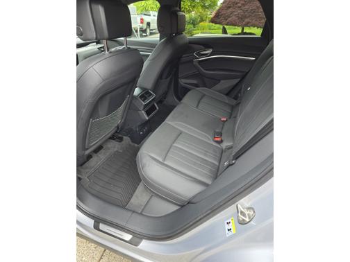 2022 Audi e-tron Premium Plus