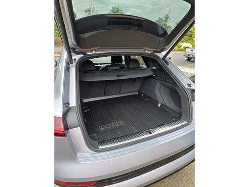 2022 Audi e-tron Premium Plus