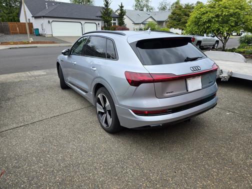 2022 Audi e-tron Premium Plus