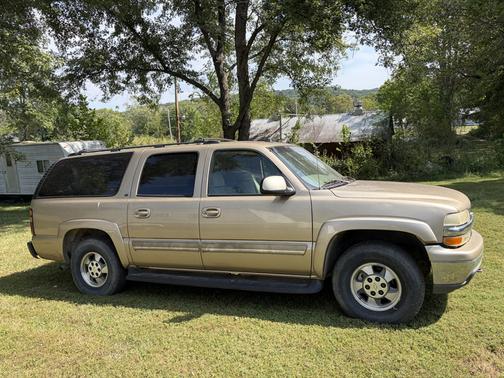 Gold 2004 Chevrolet Suburban 1500 LT