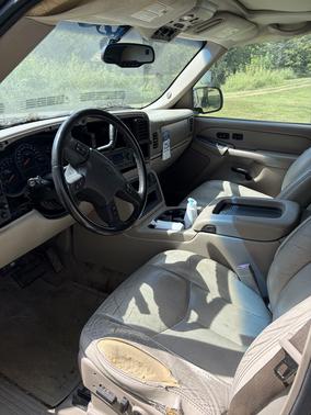 Gold 2004 Chevrolet Suburban 1500 LT