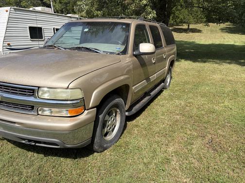 Gold 2004 Chevrolet Suburban 1500 LT