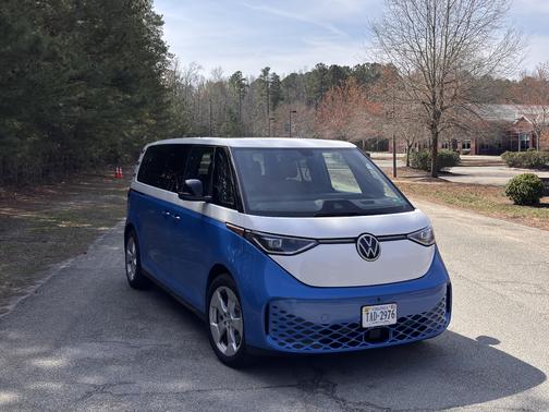 2025 Volkswagen ID. Buzz Pro S Plus 4MOTION w/Two-Tone