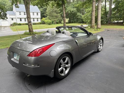 Gray 2008 Nissan 350Z Touring