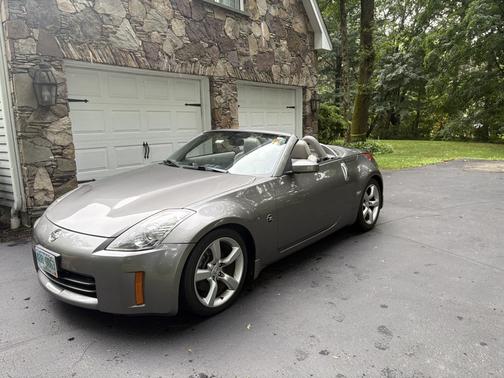 Gray 2008 Nissan 350Z Touring